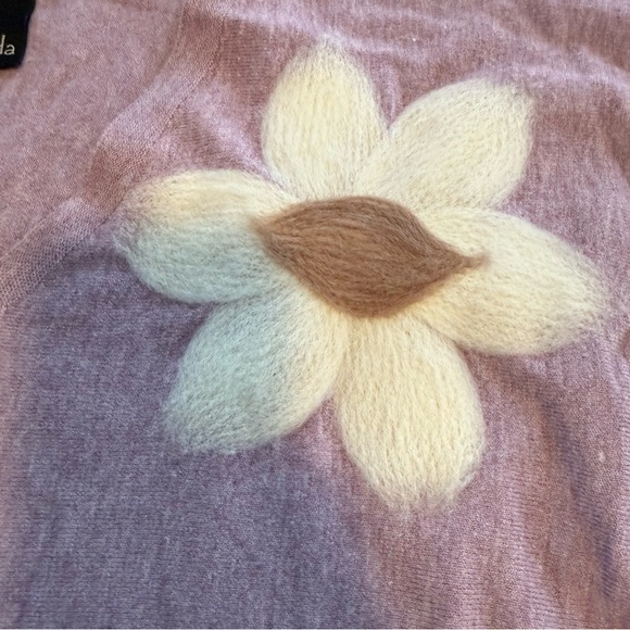 Aaeda Lavender V-Neck Sweater with Floral Design, Size XL - Picture 12 of 12